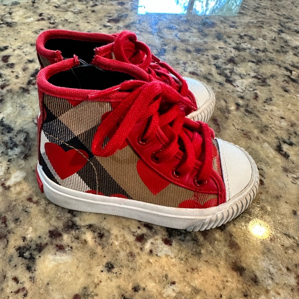 Burberry kids shoe authentic